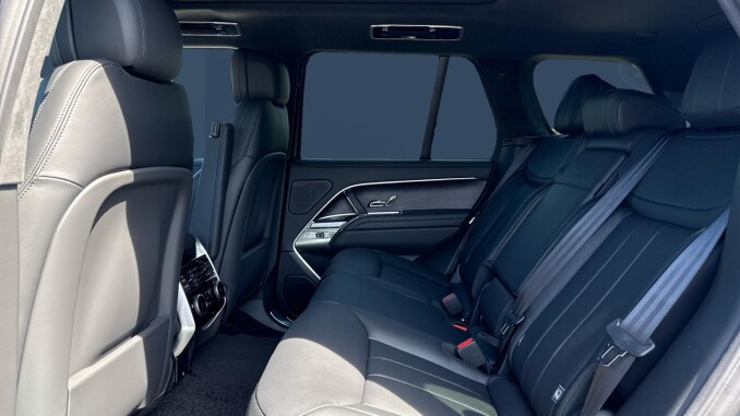 Land Rover Range Rover 3.0 D300 Westminster Edition 4dr Auto Diesel Estate - Image 4